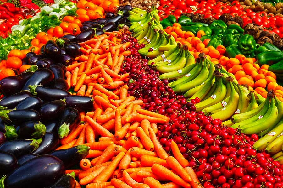 Как правильно выбирать овощи, фрукты в магазине и на рынке - видео